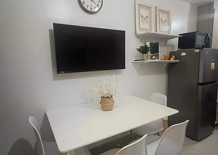 Cozy 19 At Shore 2 Residences